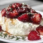 cremiger Nachtisch mit Erdbeeren und Quark-Sahne-Creme - featured image