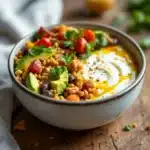 Griechischer Joghurt-Bowl mit Honig und Walnüssen - featured image