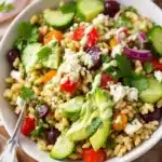 Griechischer Orzo-Salat mit Feta - featured image