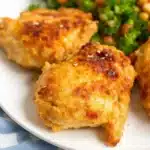 Knusprige Air Fryer Hähnchenkeulen mit Knoblauch-Parmesan - featured image