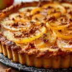 Bratapfel-Tarte mit Zimt-Karamell - featured image