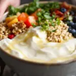 Cremige Erdnussbutter Protein Bowl - featured image